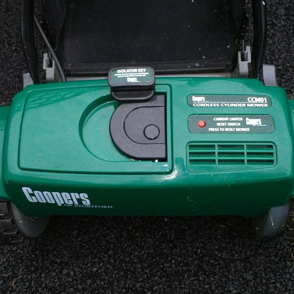 Coopers CCM01 cordless battery lawn mower in WS11 Cannock Chase für £