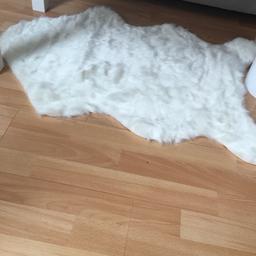 Modern white sheepskin style rug. Never used excellent condition . Grab a bargain!