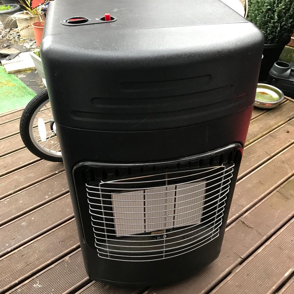 Calor gas heater with gas bottle in M11 Manchester für 30,00 £ zum