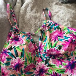 Worn once very briefly. Lovely swimming costume size 16 with keyhole at the front. Looks lovely on. 

Paid around £20 new!

Collection DN5.
