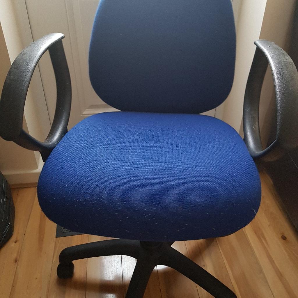 Swivel desk chair in B70 Sandwell für £ 15,00 zum Verkauf Shpock AT