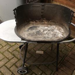 BBQ 
Used condition still,plenty of life left 
On wheels 
Rack not in picture as stored indoors