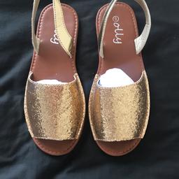 size 6 gold glittery sandals
Comfortable look lovely in the summer
Never been worn!