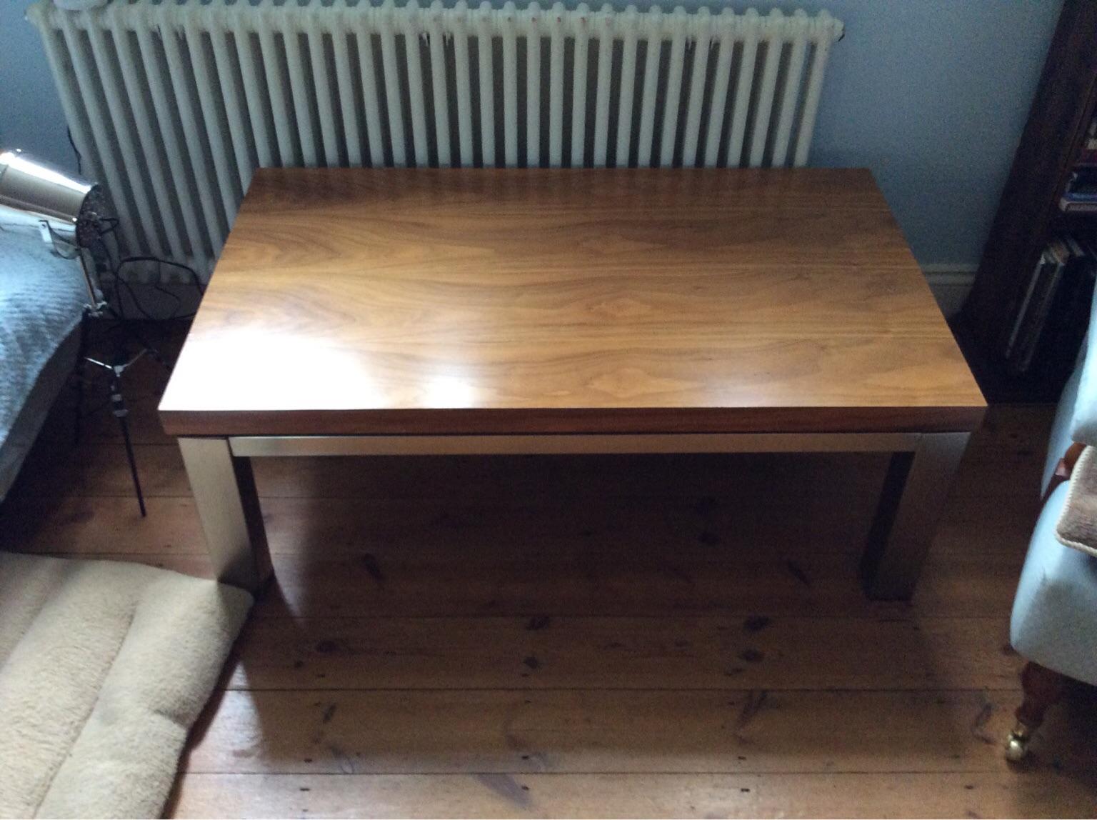 Large coffee table turns into dining table in SW15 Wandsworth for £35.