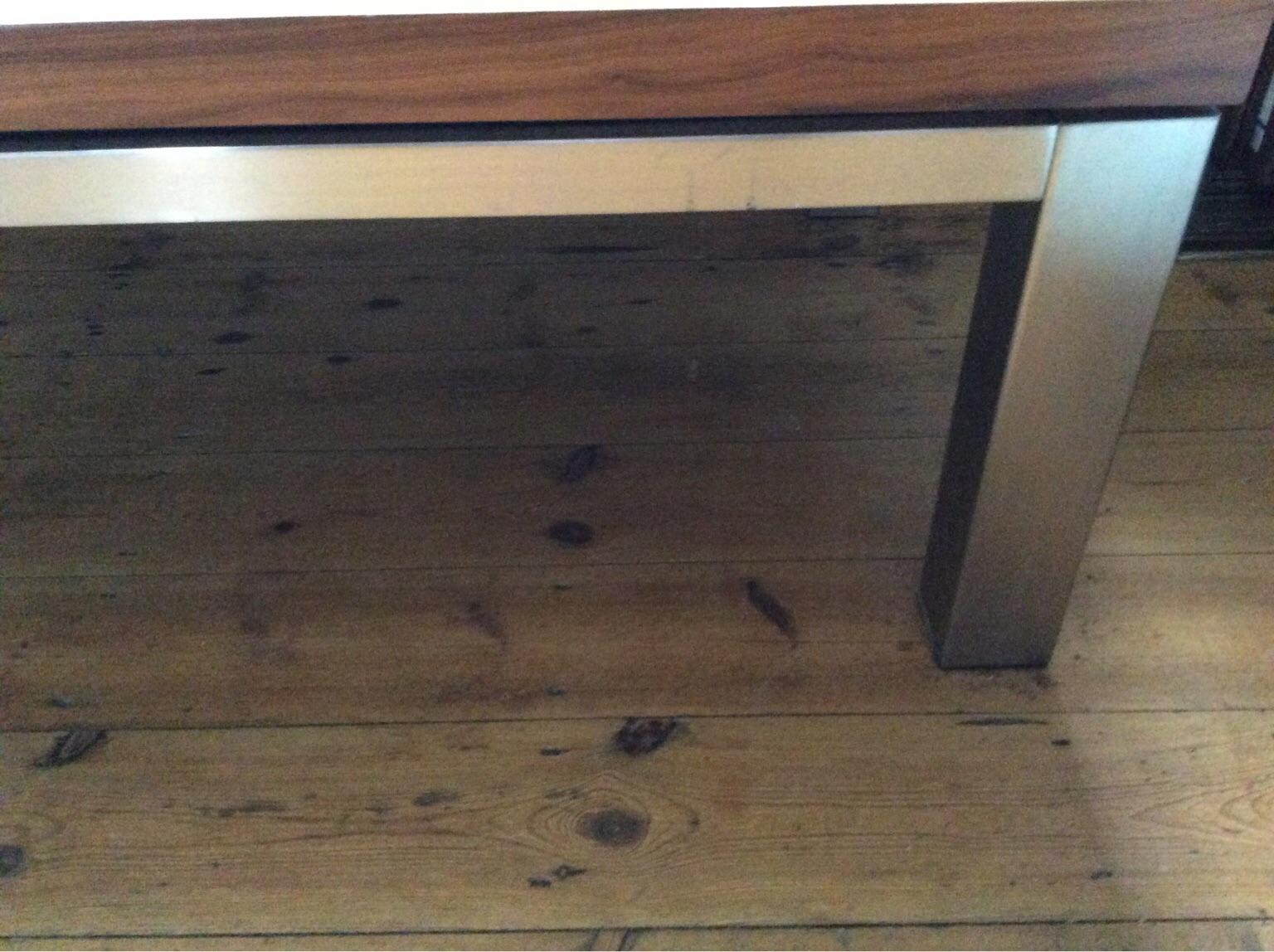 Large coffee table turns into dining table in SW15 Wandsworth for £35.