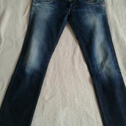 Verkauft wird eine Jeans der Marke PEPE für Damen in Gr.30/32 , wurde gekürzt, sehr gut erhalten 
Versand möglich, 2,60€ in einer Versandtasche