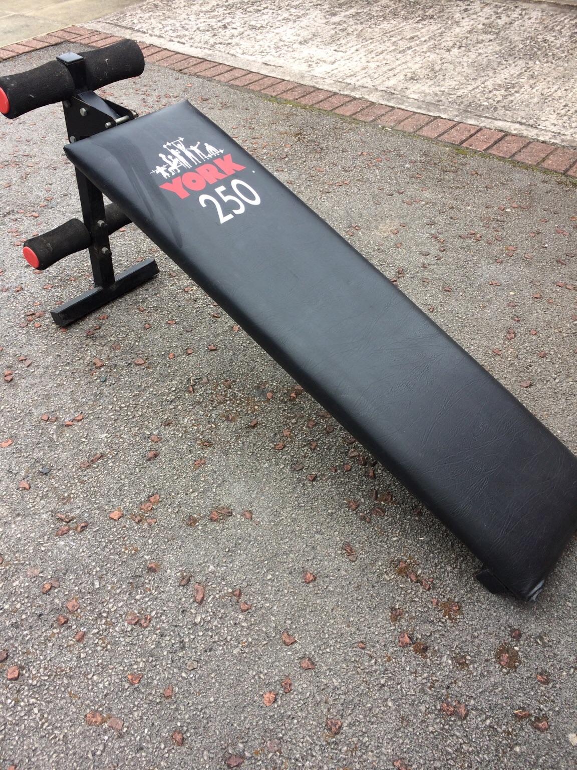 York 250 sit up incline crunch bench in Wigan for 5.00 for sale