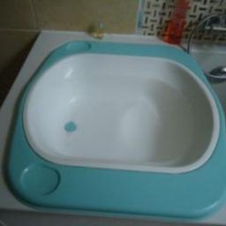 This amazing baby bath goes over your normal bath, saves you from having to bend down.
Normally £20 to £30 new.