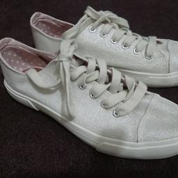 These beautiful trainers are brand new with tags. Very comfortable cream colour trainers with laces. Available in size 6