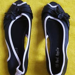 Black and white in size 4 (37)