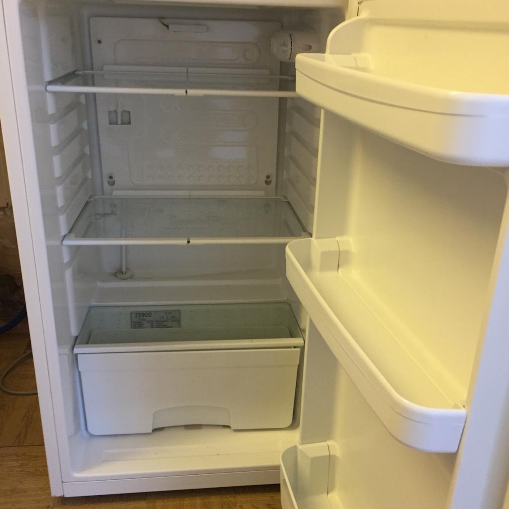 Tesco mini fridge with ice box in CV6 Coventry für £ 50,00 zum Verkauf
