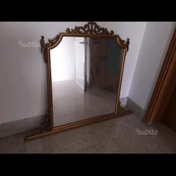 Specchio antico grande da parete misure....alto cm 122 e largo cm 104......vendo x trasferimento....