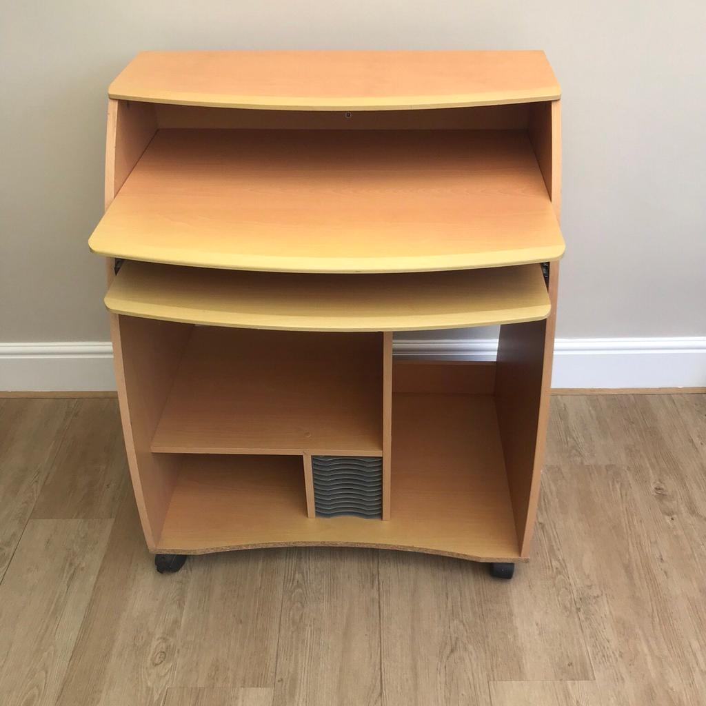 Computer desk in London für £ 30,00 zum Verkauf | Shpock AT