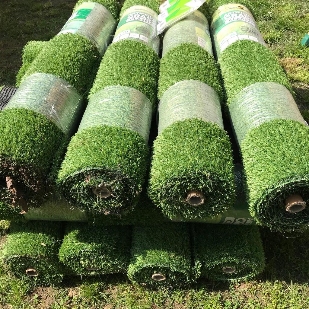 Artificial Grass 4 rolls of 4 x 1m, 16 sqm in Basildon for £80.00 for