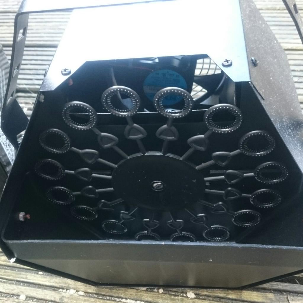 Power Bubble Machine and Bubble solution in BR6 Bromley für 20,00 £ zum ...