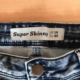 Size 14
Skinny jeans
Worn a couple of times
No rips
