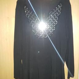 Long sleeve black top with silver mirrored pattern
Lovely with a pair jeans
Size 22/24
