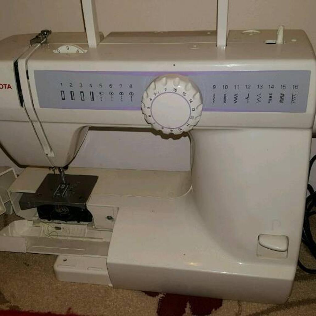 TOYOTA DC31 RS2000 SERIES ELECTRIC SEWING M in S11 Sheffield for £30.00