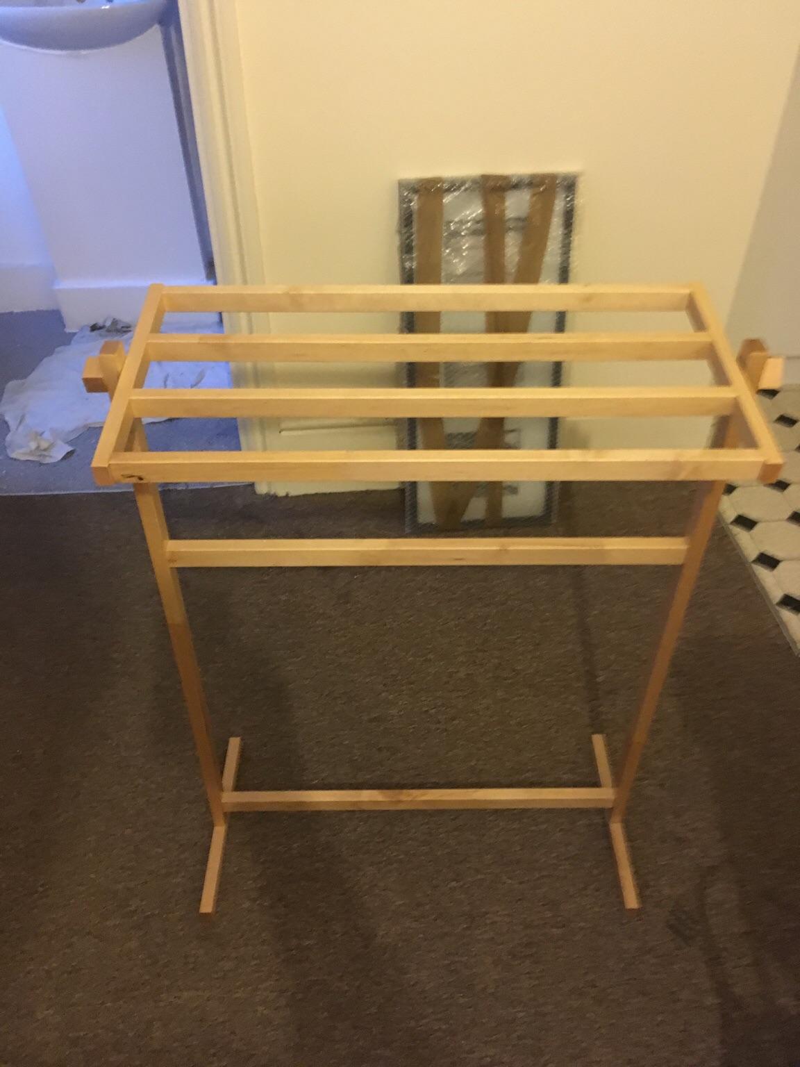 Wooden towel rail in NW2 Brent für 4,50 £ zum Verkauf Shpock DE