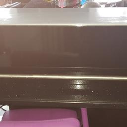 90 cm by 29cm debth 32cm come out a beautiful kitchen first 3 pics is of the item being sold bought for 170 will take 40 pounds excellent heavy duty high quality gloss finish with grey carcuss