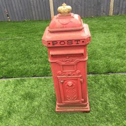 Cast iron post box needs a bit of TLC i.e. New lock and wooden bottom. Selling on other sites for around £250   Done up