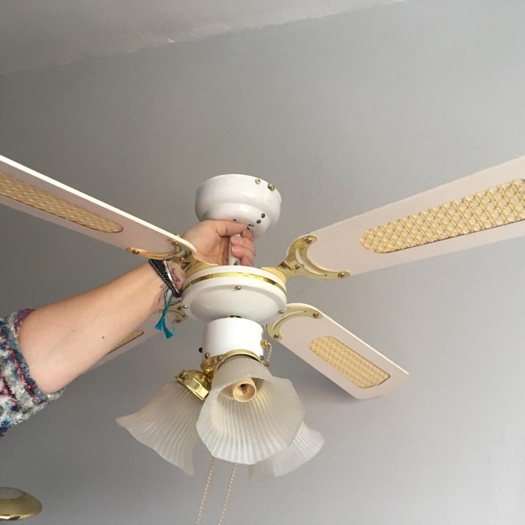 Vintage cream white rattan ceiling fan light in LN11 Lindsey for £15.00
