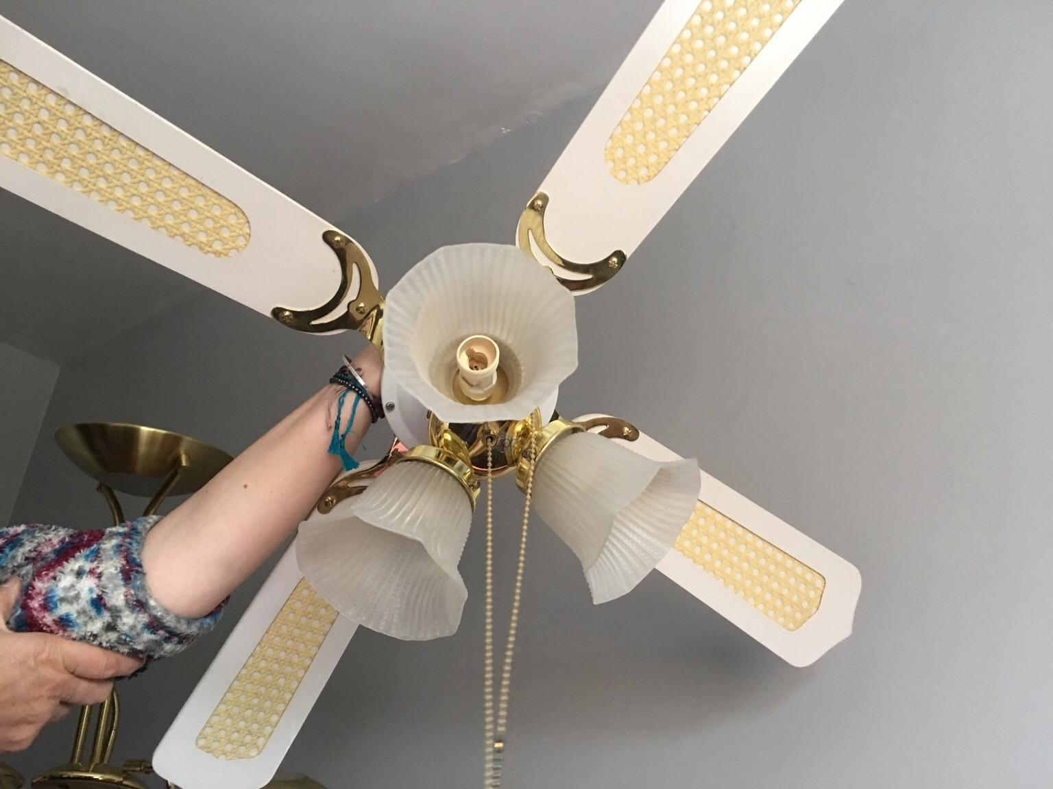 Vintage cream white rattan ceiling fan light in LN11 Lindsey for £15.00