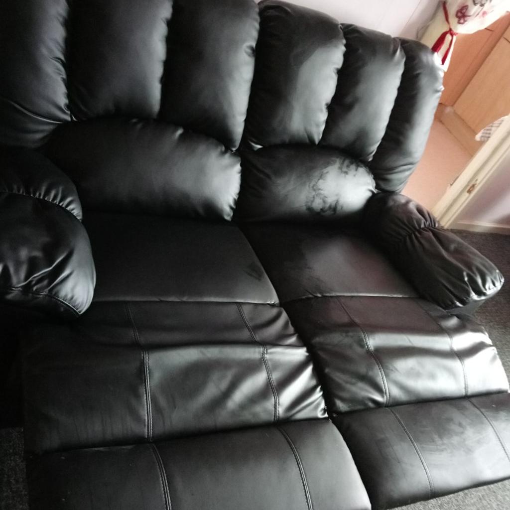 Black leather recliner sofa in L4 Liverpool für 90,00 £ zum Verkauf