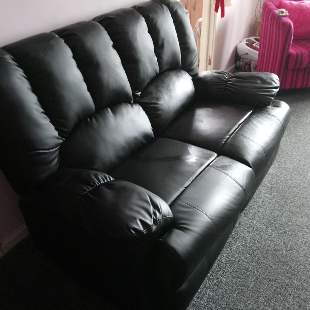 Black leather recliner sofa in L4 Liverpool für 90,00 £ zum Verkauf