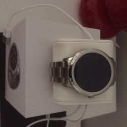 Orologio Smart Watch marca Fossil modello Q in acciaio,compatibile con tutti smartphone con Bluetooth,usato pochissimo,senza graffi,perfettamente funzionante con scatola e caricabatterie originali.€80