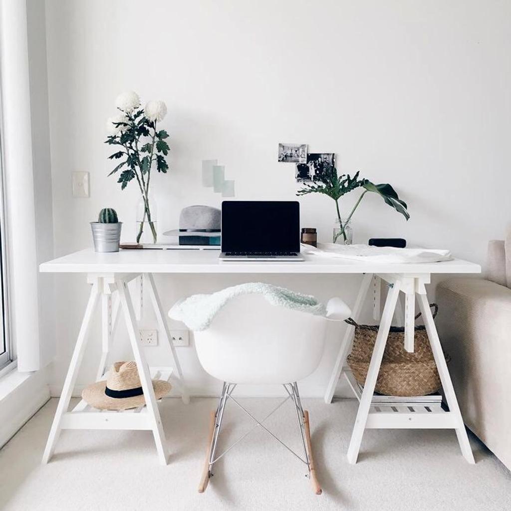 Luxury Ikea Finnvard/Linnmon Desk Design in SE2 Greenwich für £ 60,00