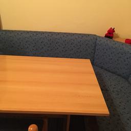 Eckbank Tisch und zwei Stühle. Länge165cm breite130 cm