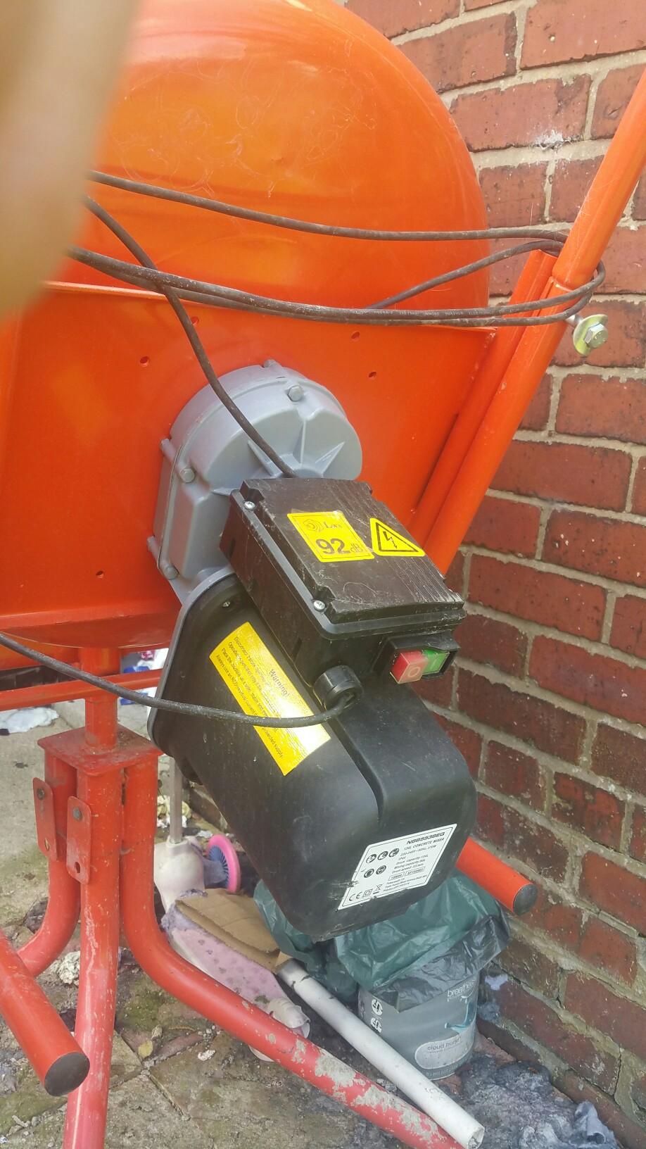 Build Buddy Electric Cement Mixer in LL14 Mawr für £ 140,00 zum Verkauf