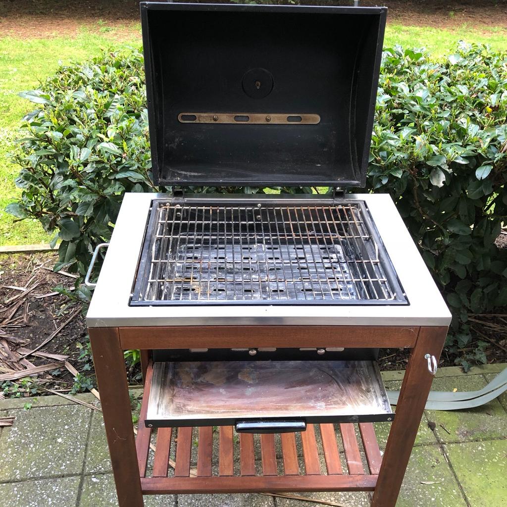 indstudering elite bliver nervøs Charcoal BBQ with lid and thermometer in W4 Hounslow for £120.00 for sale |  Shpock