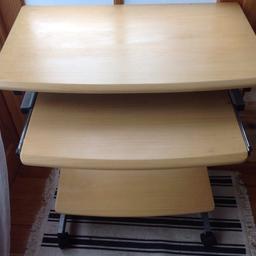Computer Desk in excellent condition. Moving house so I'm selling many items all in great condition
W70xD43xH77