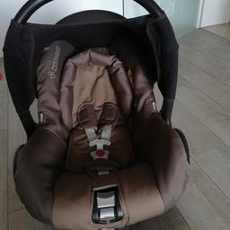Kindersitz top in Schuss, mit Neugeborenen Einsatz. Pflegeleicht, kann für jedes Auto verwendet werden, da es kein Click System hat