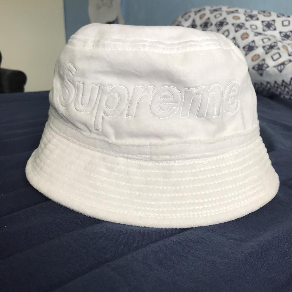 Supreme x Lacoste bucket hat in 64430 Torshälla for SEK 900.00 for