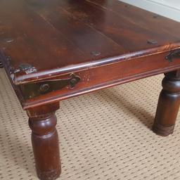 Solid wood rustic style coffe table. Some signs of usage but very light, barely noticeable. Very good condition and beatiful piece of furniture. Heavy as it is solid wood so will need 2 people to collect.