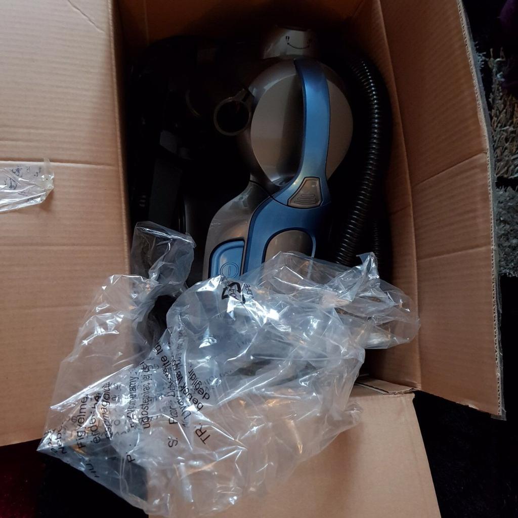 Tesco Vcbl17 Bagless Cylinder Vacuum Cleaner in Luton for £30.00 for