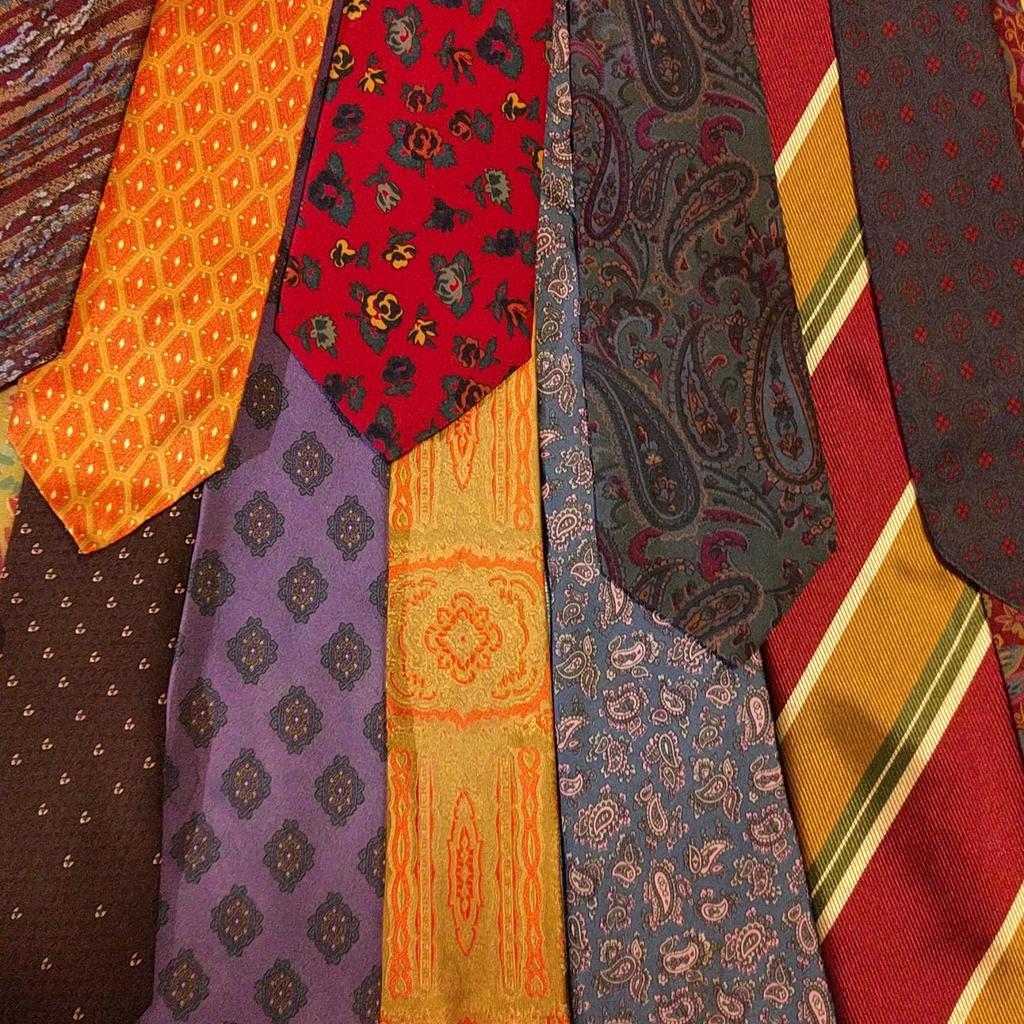 18 cravatte in pura seta come foto vendo in blocco a 70€ o 8€ ciascuna