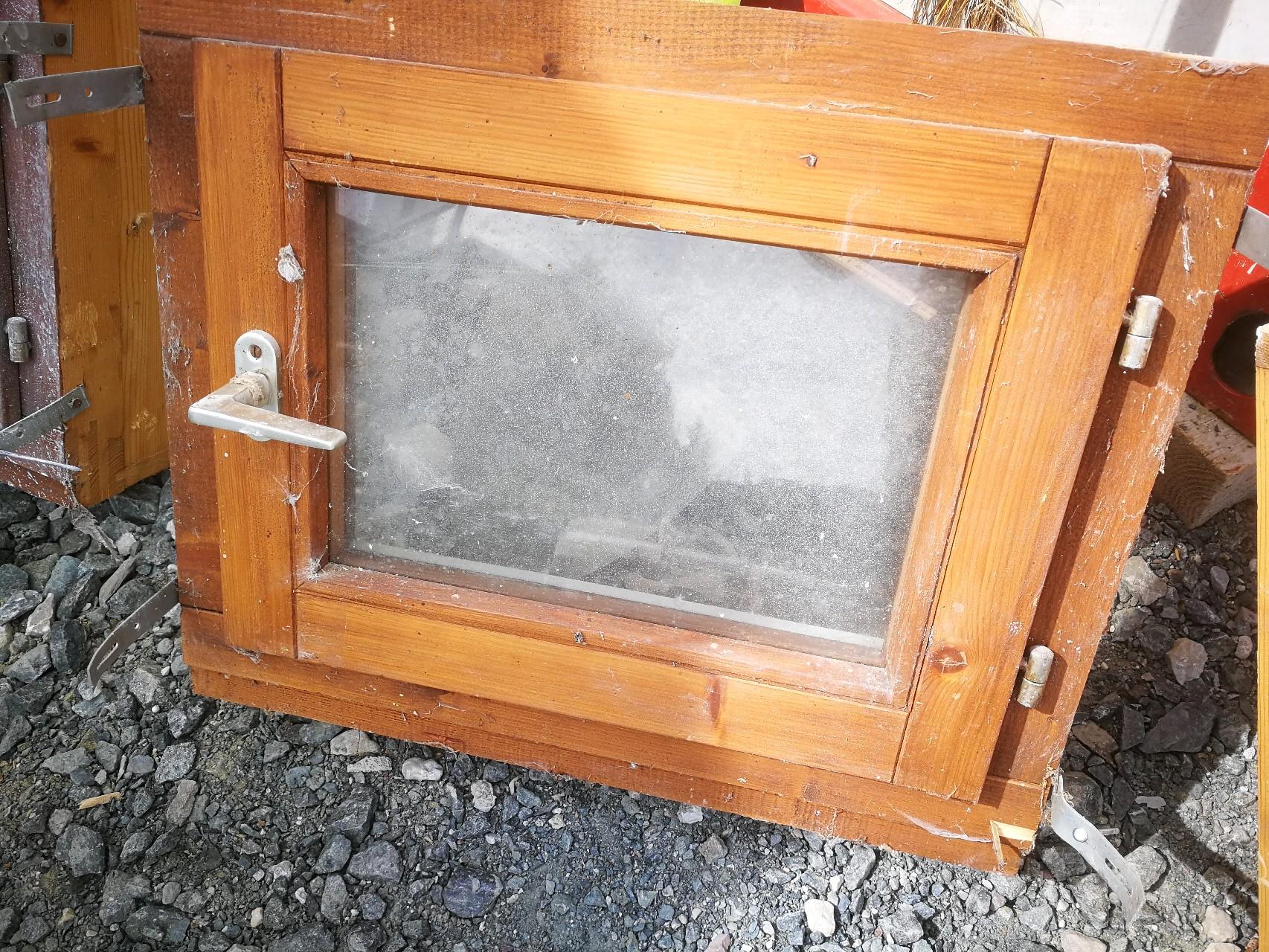 Gebrauchte Holzfenster für Gartenhaus in 6380 St. Johann in Tirol for €