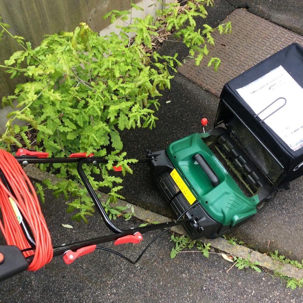 QUALCAST 400W REAR ROLLER CYLINDER LAWNMOWER in RM8 Dagenham for