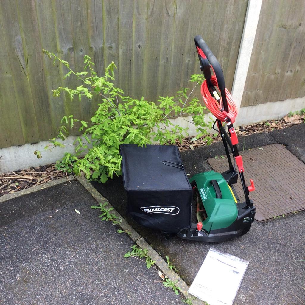 Qualcast cylinder store lawnmower 400w