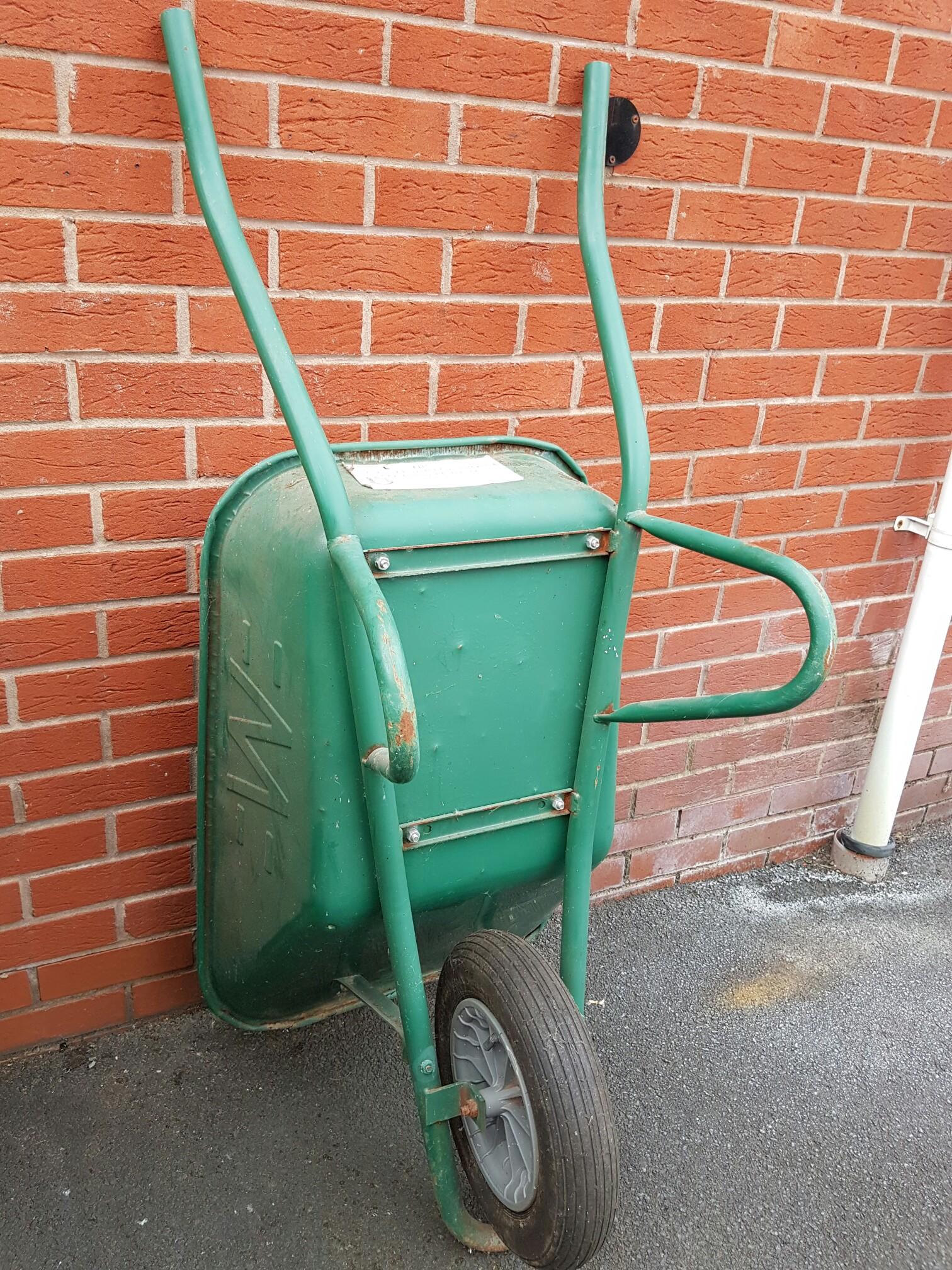 Wheelbarrow used in B97 Redditch für 10,00 £ zum Verkauf Shpock DE