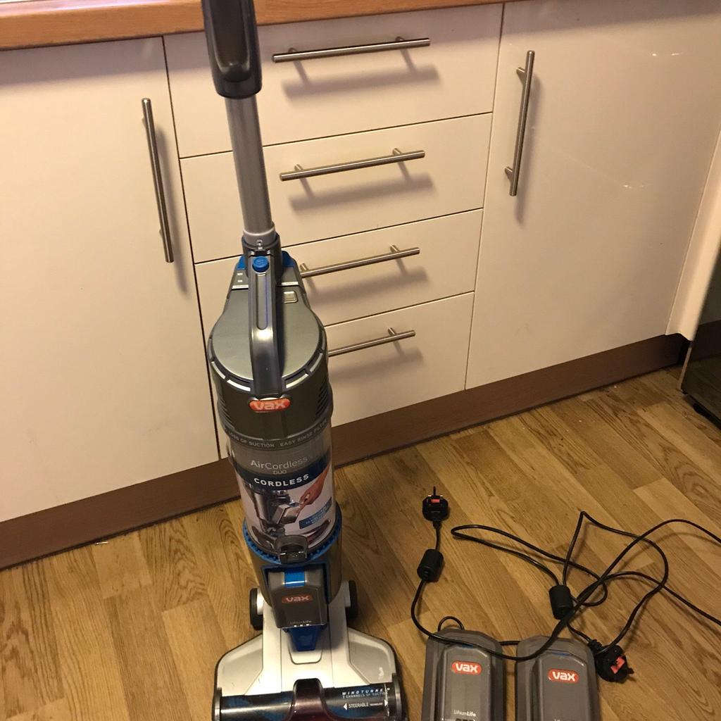 Vax cordless hoover with 3 batteries in Treherbert für £ 60,00 zum