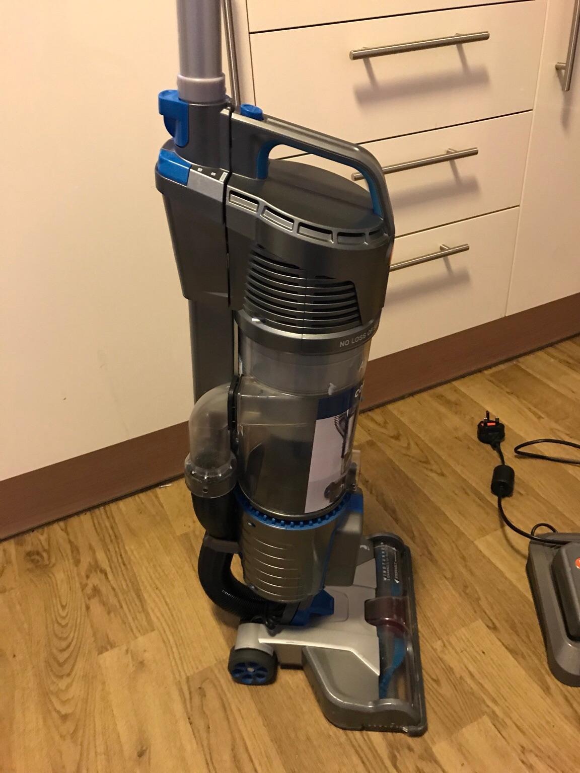 Vax cordless hoover with 3 batteries in Treherbert für £ 60,00 zum