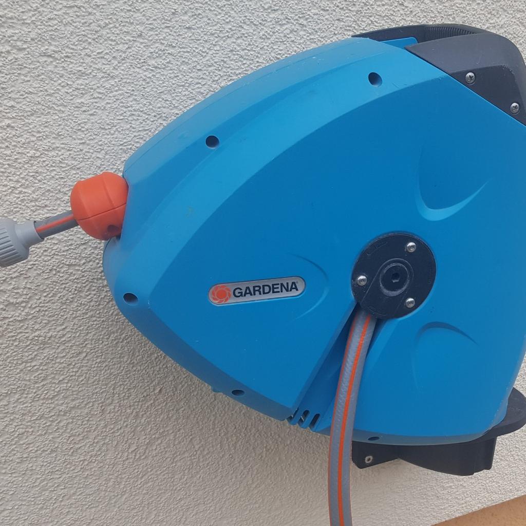 Gardena Schlauchbox mit Wandhalterung in 9544 Feld am See für € 45,00