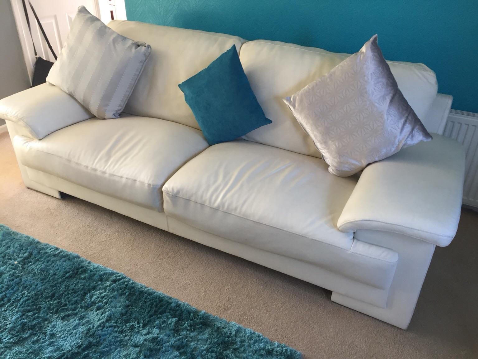 White leather sofa in Cannock Chase für £ 50,00 zum Verkauf Shpock AT