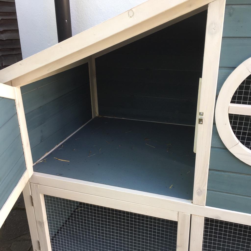 Foxglove guinea pig and hotsell rabbit hutch