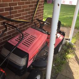 Lawnflite mower for sale needs 2 tyre and battery. Runs and cuts good engine good just needs TLC  got a new one so no use from r it